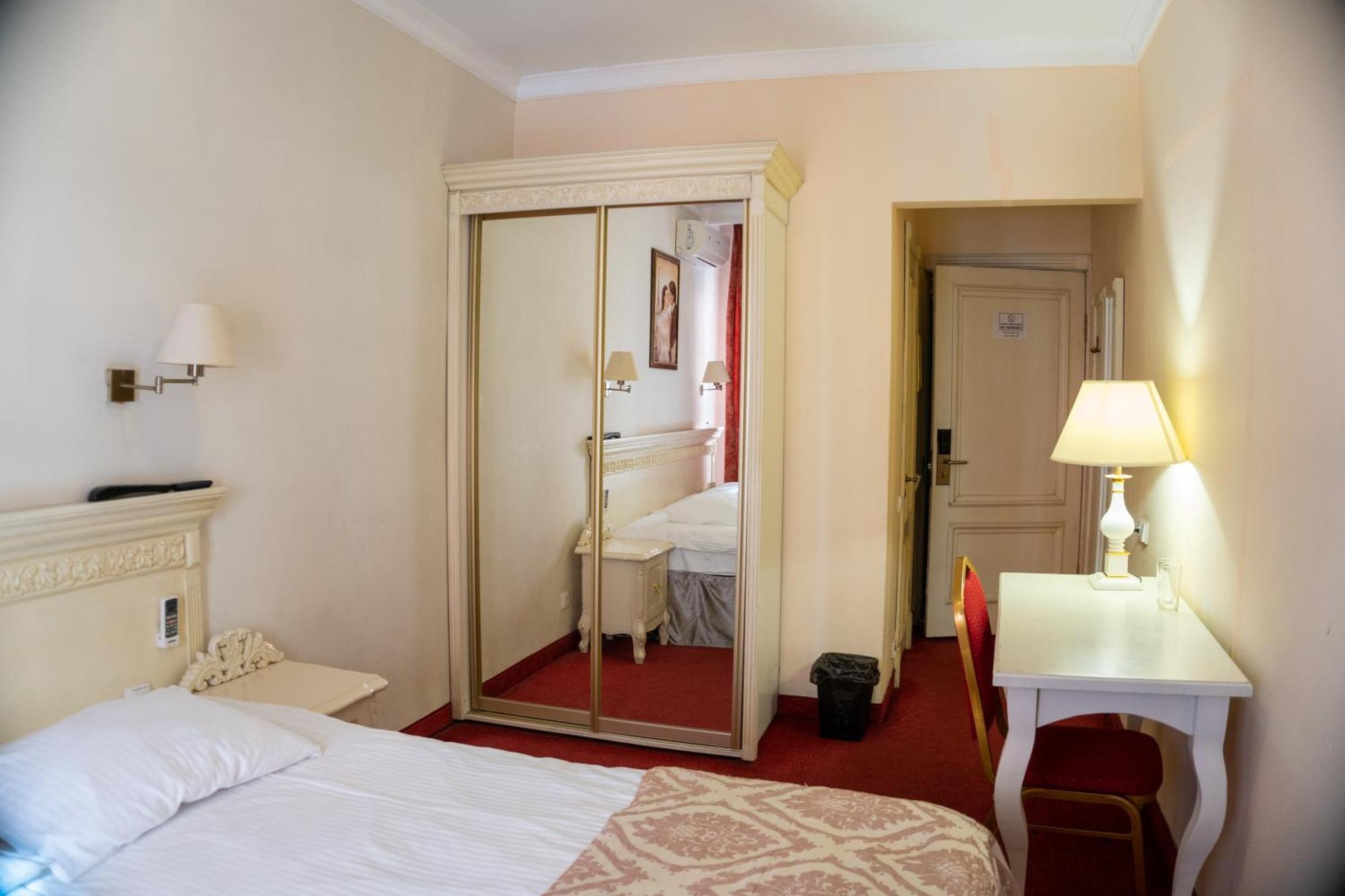 Royal City Hotel Kiev Extérieur photo