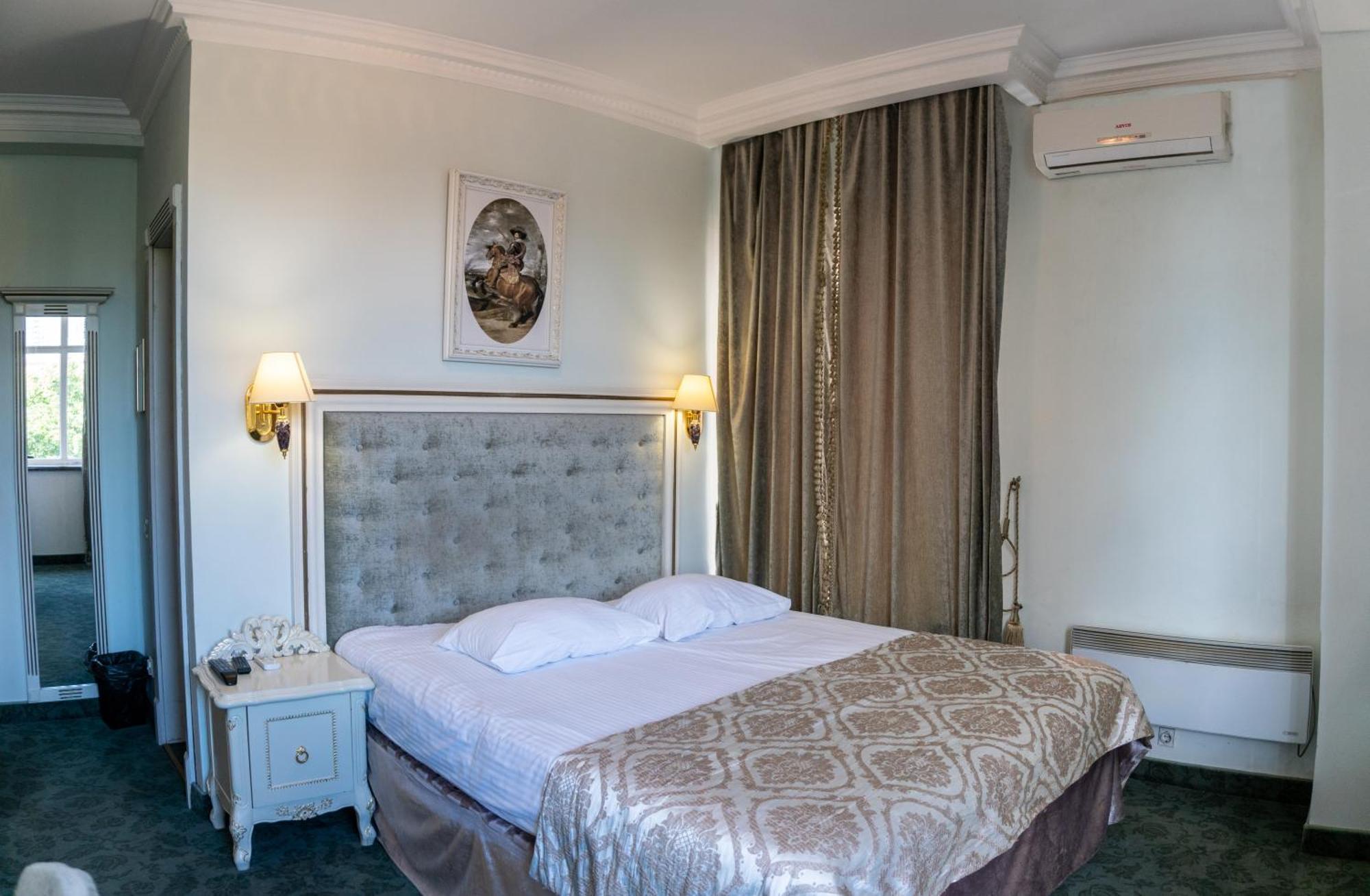 Royal City Hotel Kiev Extérieur photo