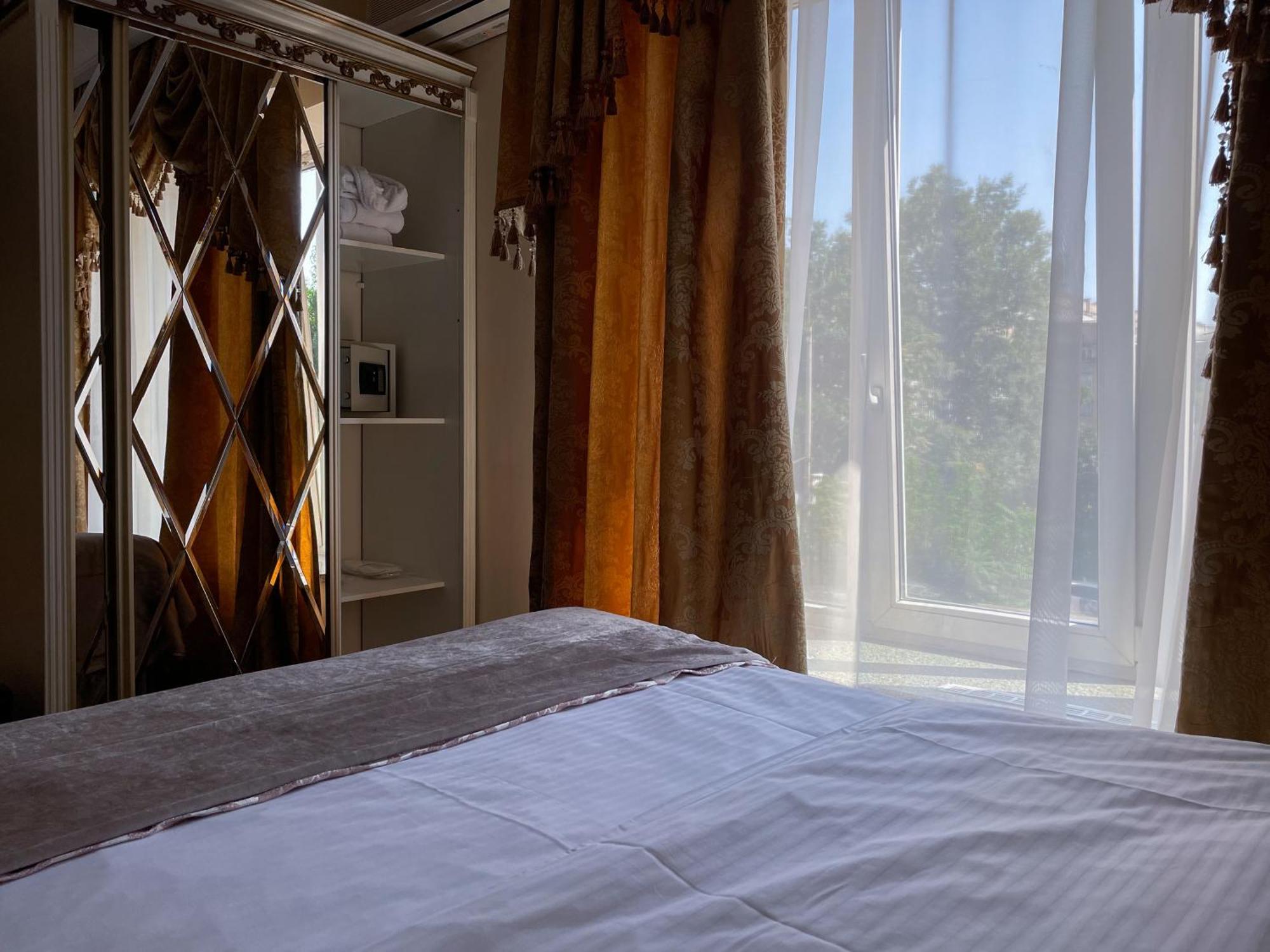 Royal City Hotel Kiev Extérieur photo