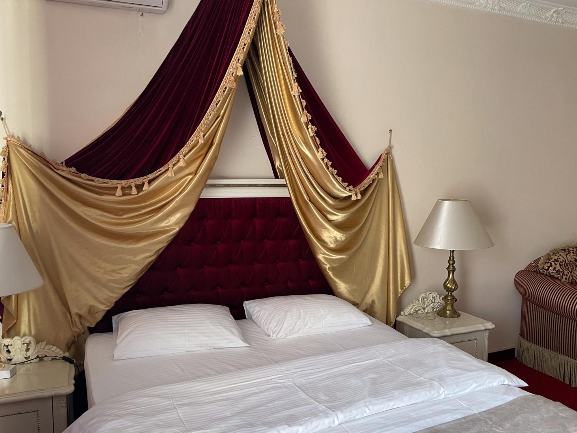Royal City Hotel Kiev Extérieur photo