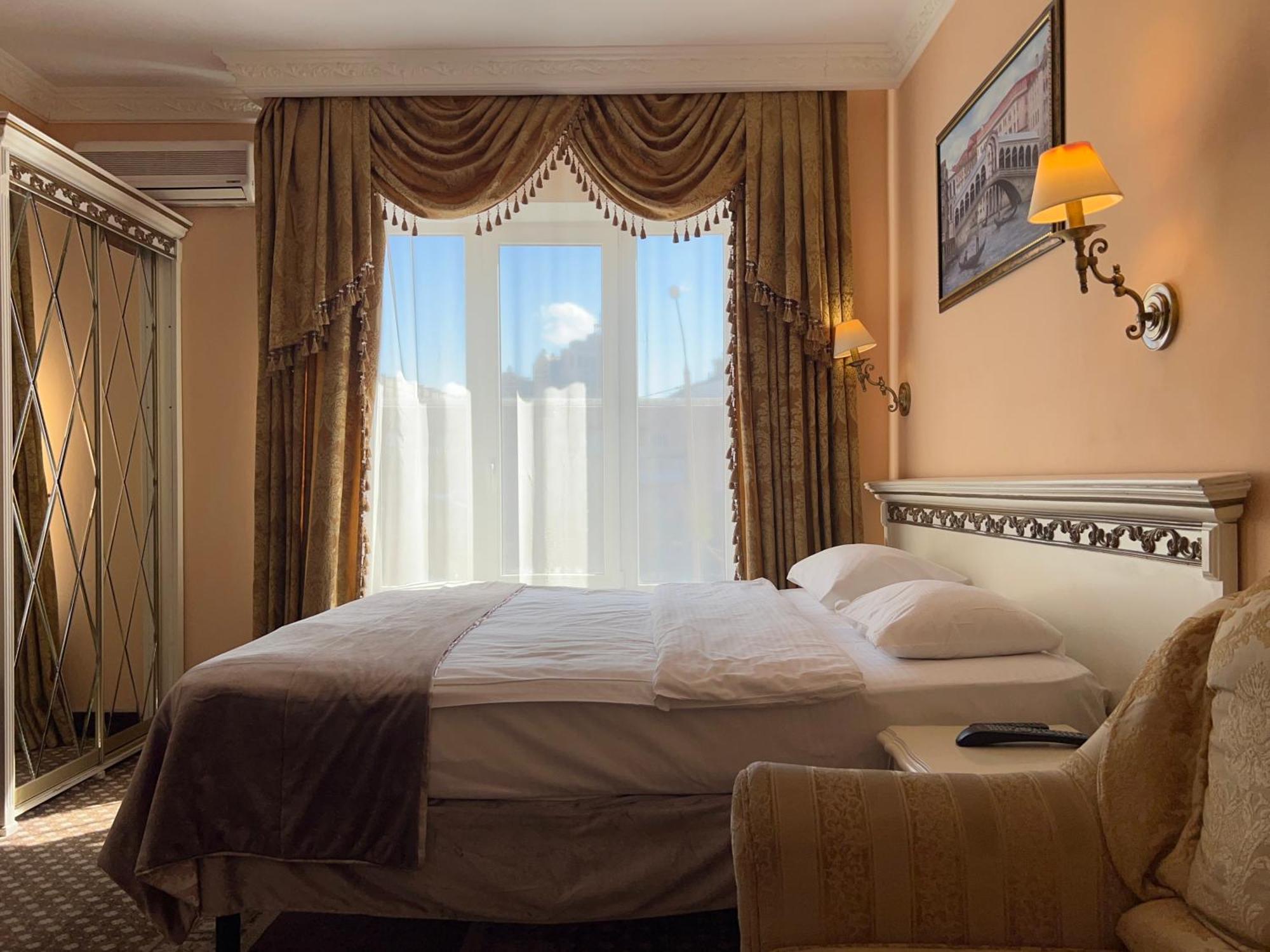 Royal City Hotel Kiev Extérieur photo